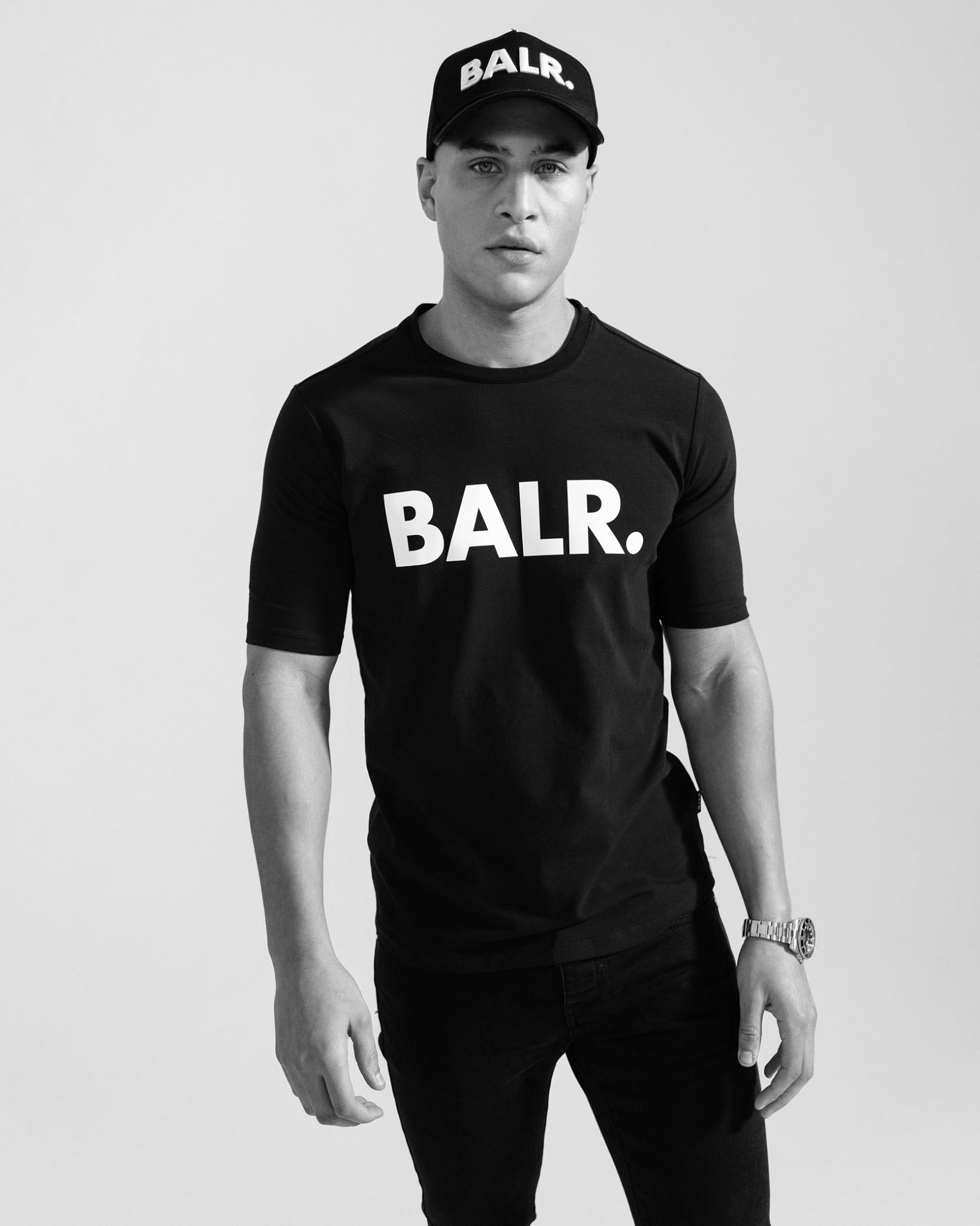 foto van een man met kleding van Balr